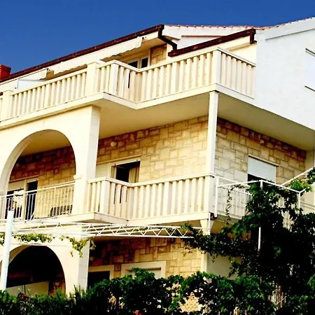 In With Seaview, Terrace, Air Condition, Wifi Apartment Trogir