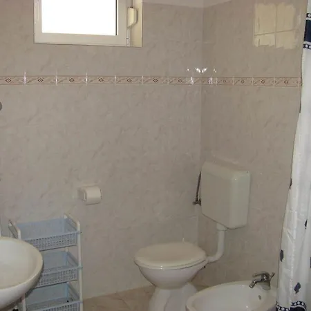 In With Seaview, Terrace, Air Condition, Wifi Apartment *