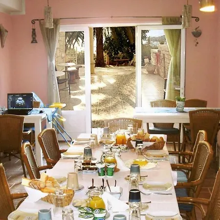 In With Seaview, Terrace, Air Condition, Wifi *