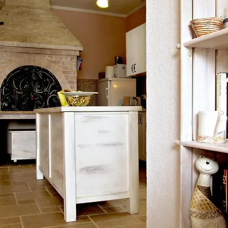 In With Seaview, Terrace, Air Condition, Wifi Apartment *