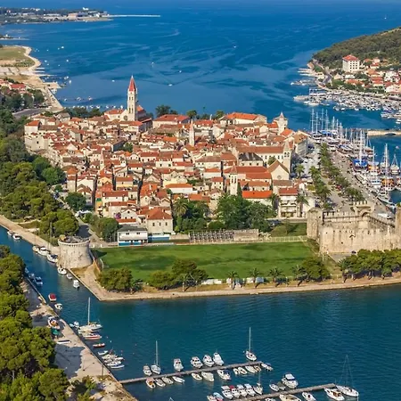 Apartment In With Seaview, Terrace, Air Condition, Wifi Trogir